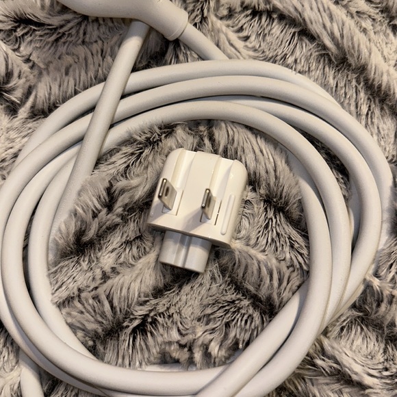 APPLE AC POWER CORD & WALL PLUG ATTACHMENT - Picture 9 of 9